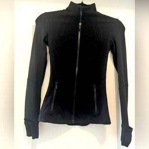 Lululemon Black Form Fitting Jacket
Full Zip 
Great Condition